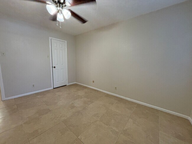 Building Photo - 10955 Wurzbach Rd