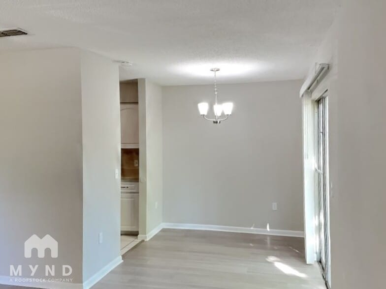 Building Photo - 2030 Voltaire St