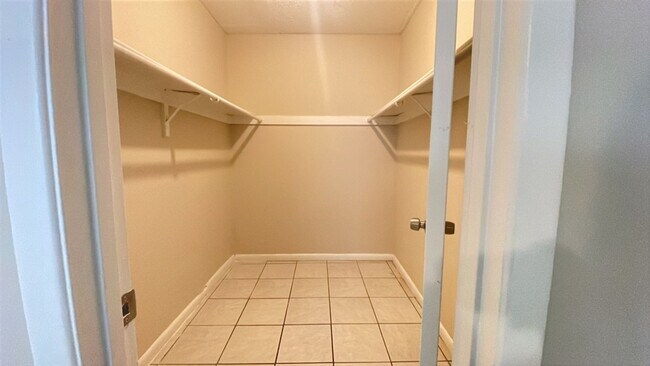 Building Photo - 1BD/1BA Apartment off Curry Ford in Henley...