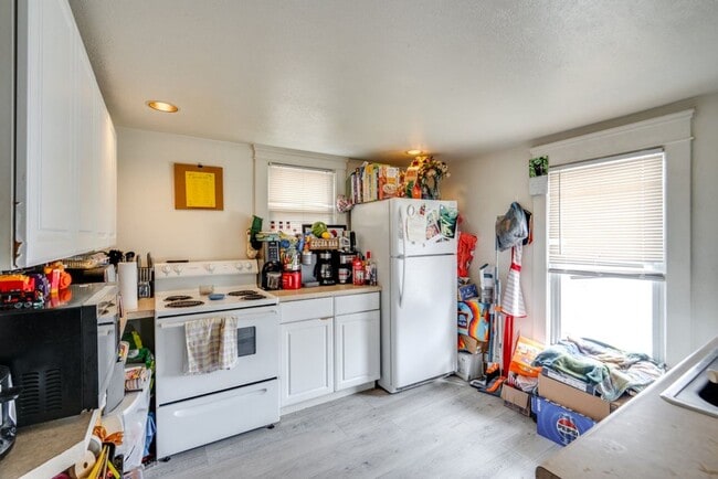 Building Photo - 313 Power St