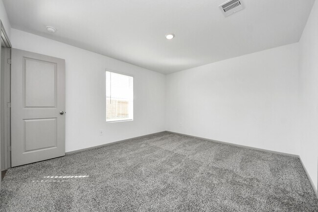 Building Photo - 1018 Bluegill Ln