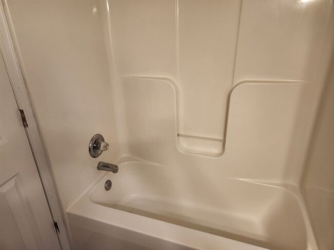 Building Photo - 4 bed 2 bath Cape Cod - Chesterfield/Salem...
