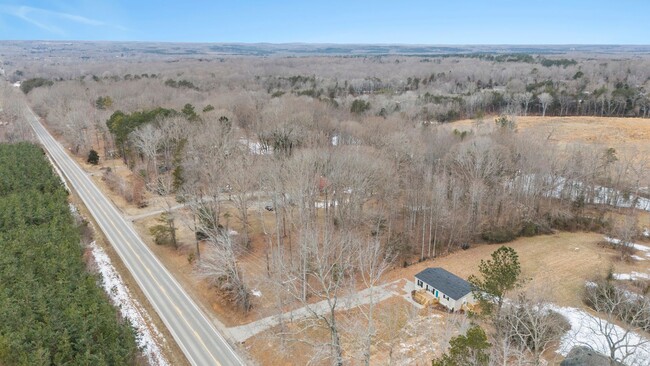 Building Photo - Newly Remodeled 3-Bedroom Home in Cumberland!