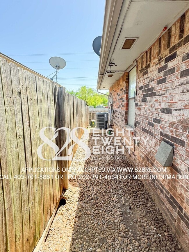 Building Photo - *COMING SOON for May-June 2026 Move in! West Norman 2 Bed/2 Bath Duplex with Two-Car Garage