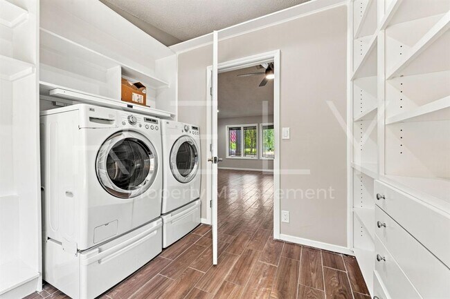 Building Photo - 2404 Gabriel View Dr