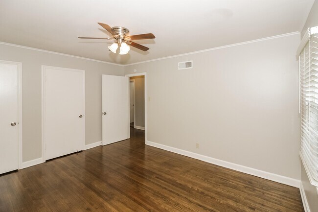 Building Photo - 4570 E Dearing Rd