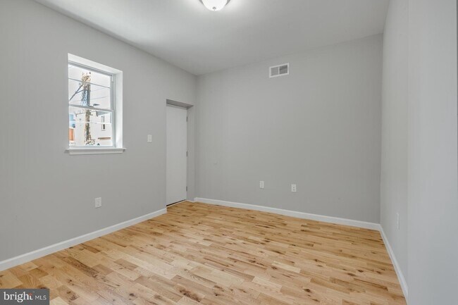 Building Photo - 410 Diamond St
