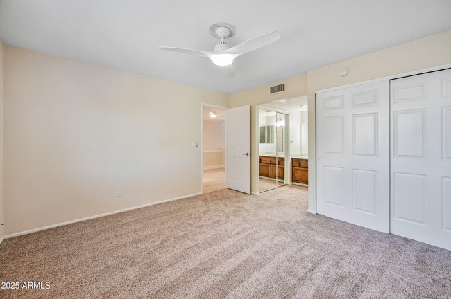 Building Photo - 805 E Townley Ave