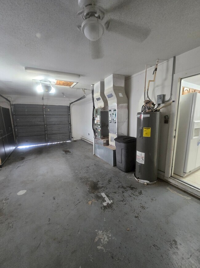 Building Photo - 9231 Antrim St