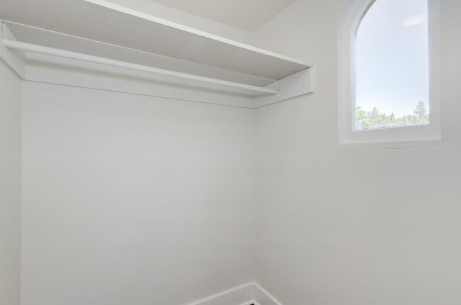 Building Photo - 300 E McKinley Ave