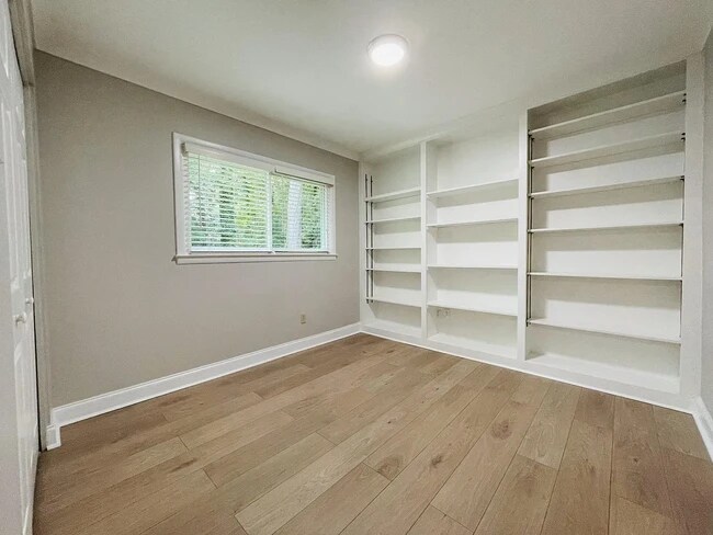 Building Photo - 2706 Eaton Pl