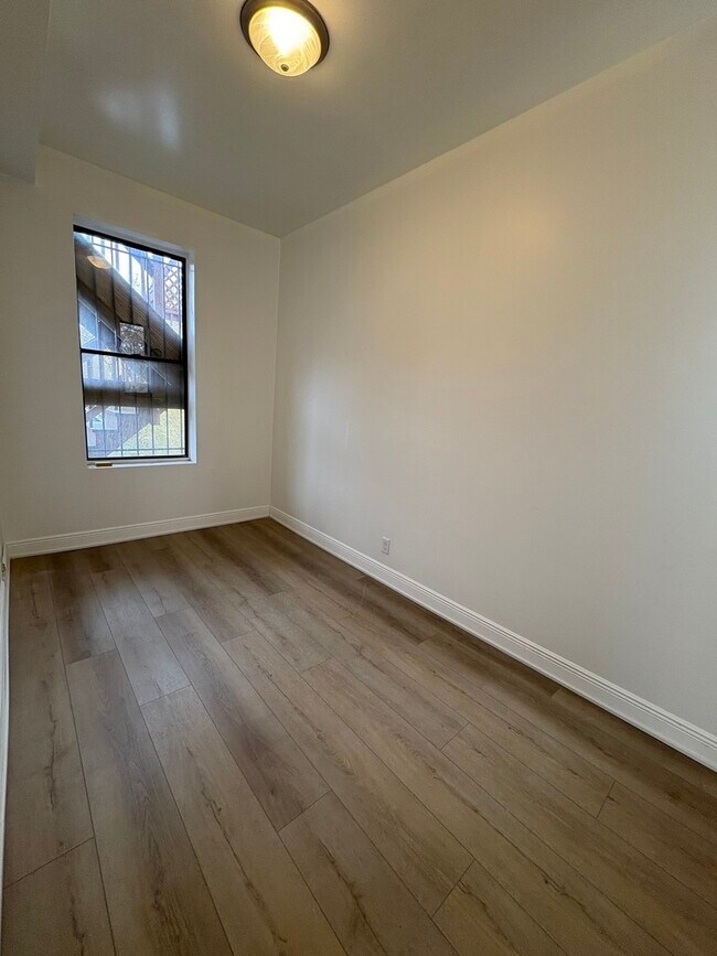 Building Photo - 1628 N Kimball Ave