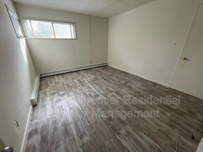 Building Photo - 22 Dorset Dr