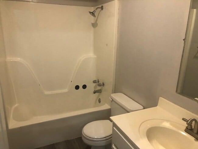 Building Photo - 468a Mobile St