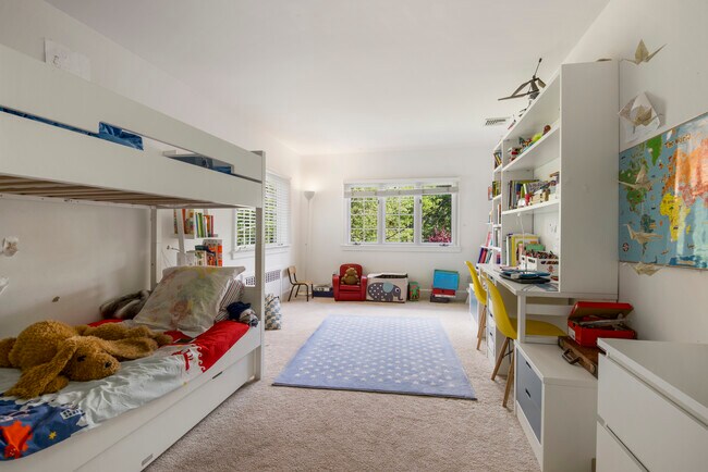 Building Photo - 430 Orienta Ave