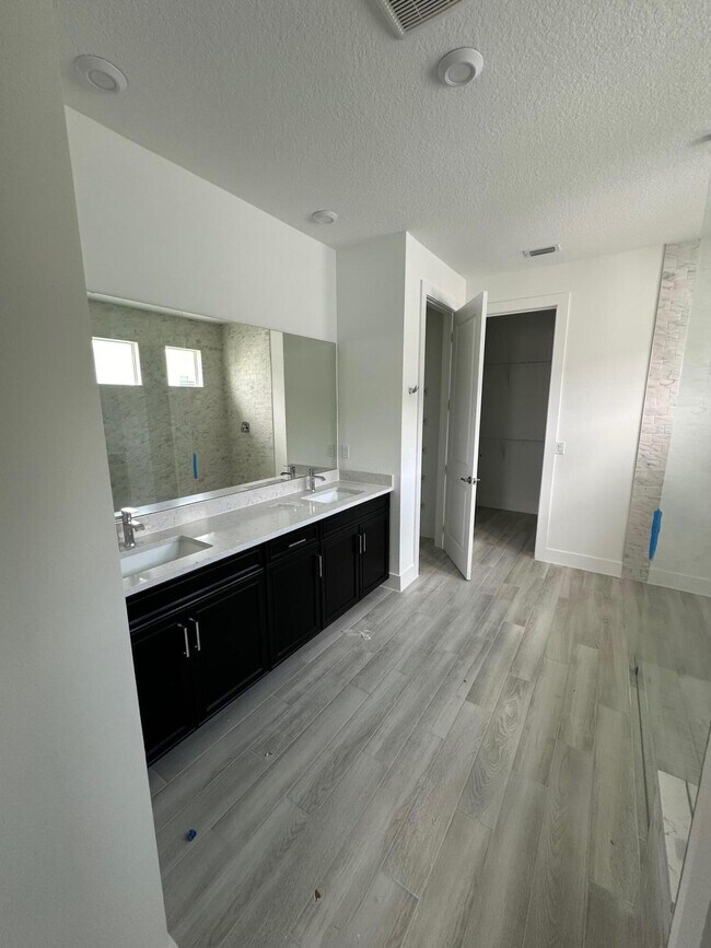 Building Photo - 12166 Viridian Blvd