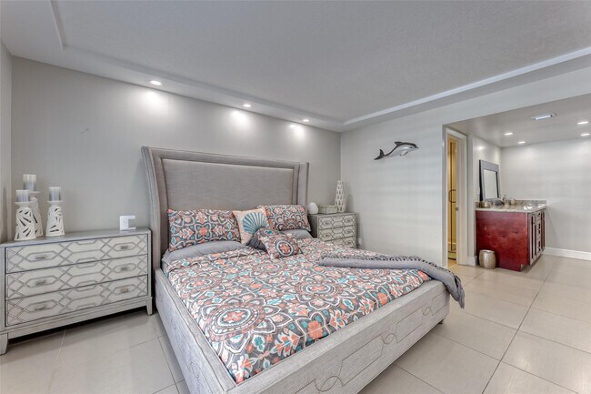 Building Photo - 3900 Galt Ocean Dr