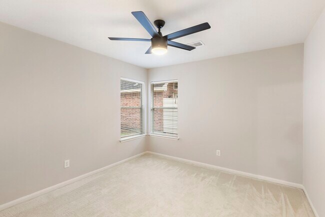 Building Photo - 35 Auburn Path Dr