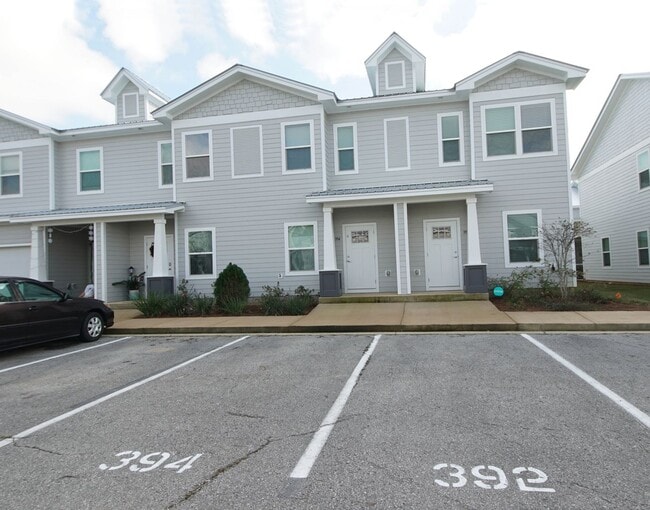 Building Photo - Great Location in Freeport