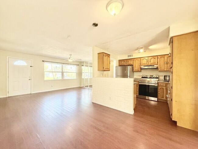 Building Photo - 13788 Montego Dr