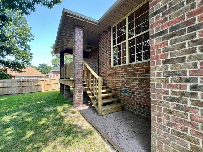 Building Photo - Beautiful Home in Nixa! Wont Last!