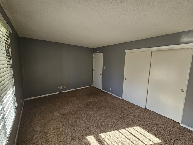 Building Photo - 3121 Shadow Brook Dr