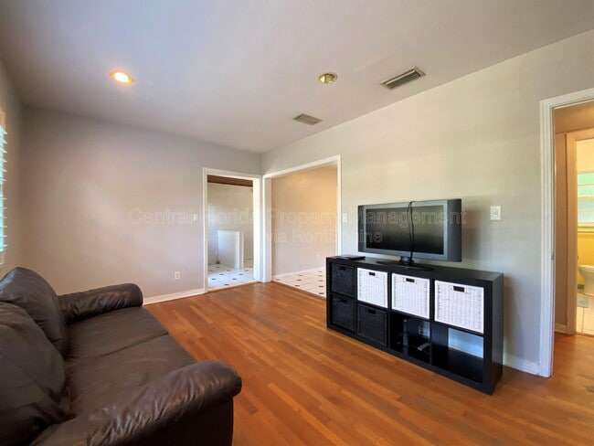 Building Photo - 256 E Crystal Lake St