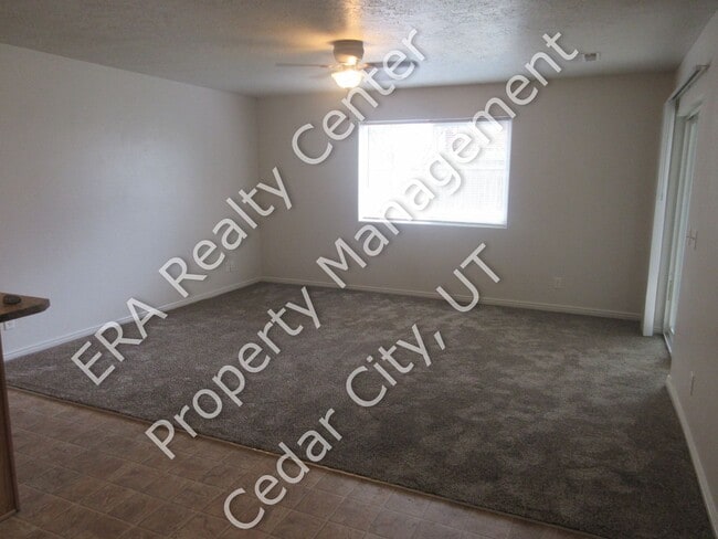 Building Photo - 3 Bedroom, 2 Bathroom Twin Home