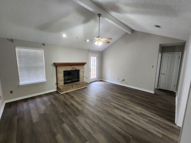 Building Photo - 15 Honey Locust Ct