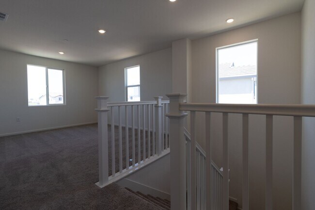 Building Photo - Stunning new home for rent in Manteca!
