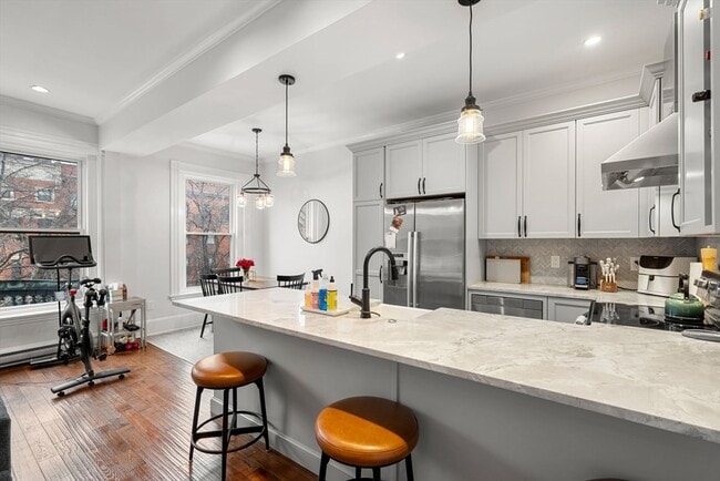 Building Photo - 461 Beacon St