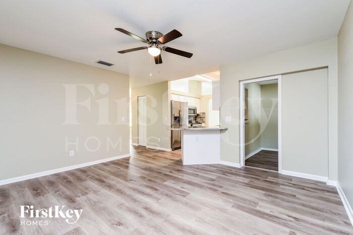Building Photo - 3330 SW 27th Ave