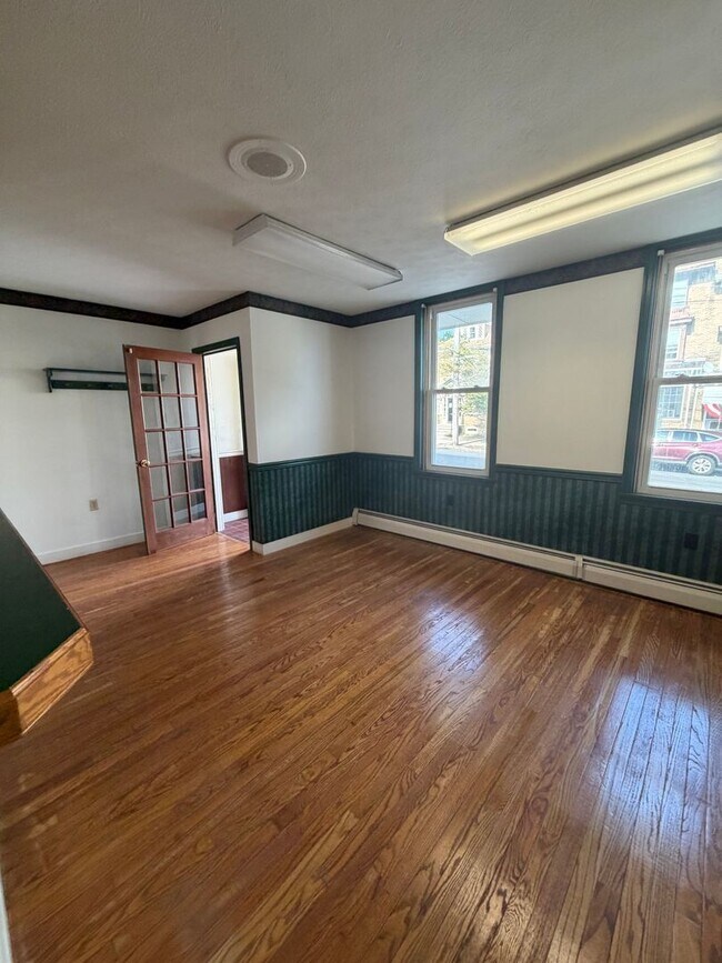 Building Photo - 247 S 8th St