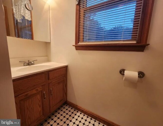 Building Photo - 3869 Midstate Rd