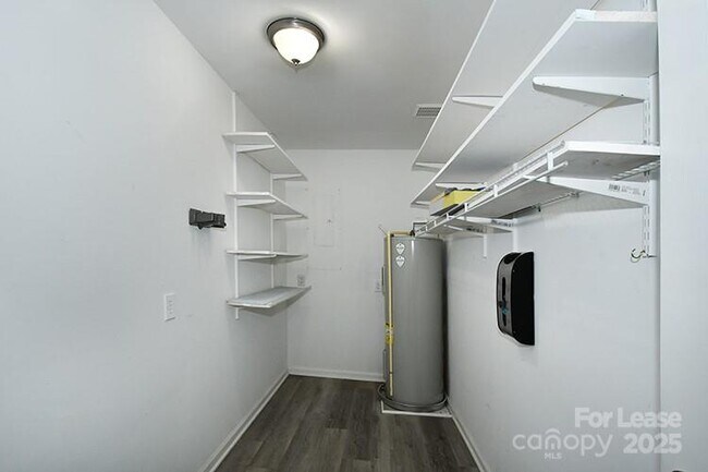 Building Photo - 116 Milbros Ln