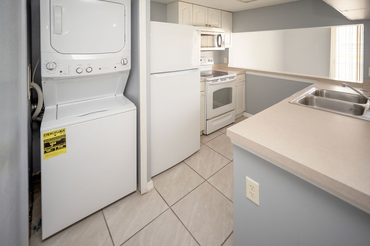 Building Photo - 564 Orchid Dr