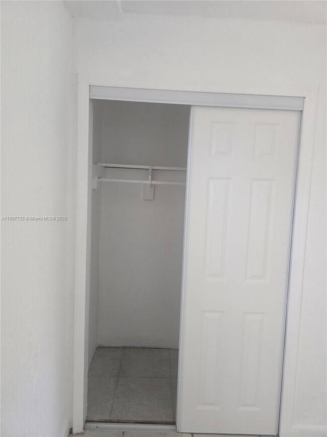 Building Photo - 3458 Capri Dr