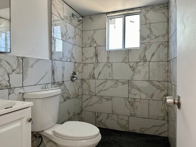 Building Photo - 1234 N Dodge Blvd