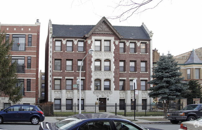 4119 N Kenmore Ave - Kenmore