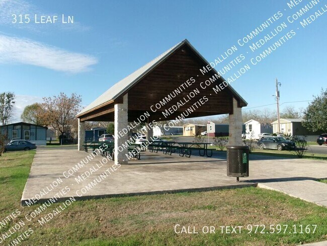 Building Photo - 315 Leaf Ln