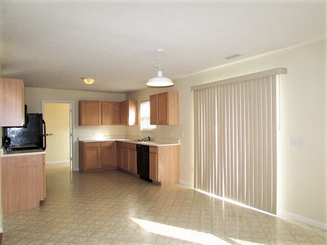 Building Photo - 1773 Salina Dr