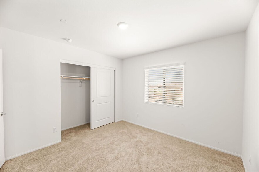 Building Photo - 28357 Cats Claw Dr