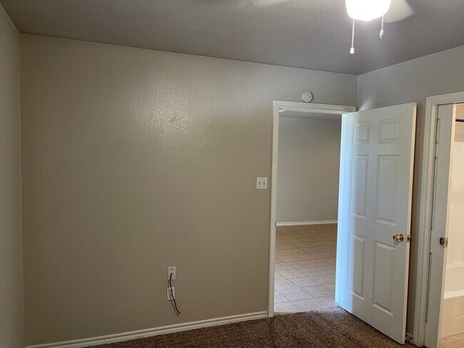 Building Photo - College Station - 3 bedroom/2 bath Duplex ...