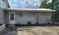 Building Photo - Studio Apartment in Wellborn, near downtown. All Utilities included.