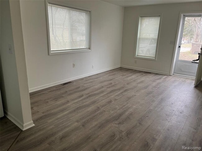 Building Photo - 438 Kenilworth Ave