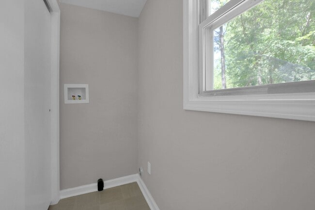 Building Photo - 1613 Halsey Loop