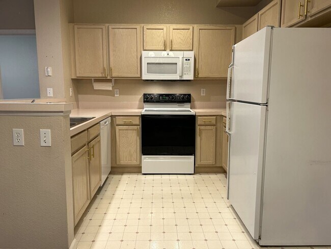 Building Photo - Comfortable 2 Bed 2 Bath Ground-Level Condo in Fort Collins