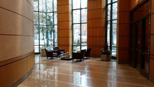 Building Photo - 400 N La Salle Dr