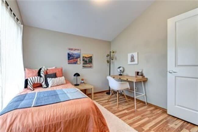 Building Photo - West Seattle Townhome!