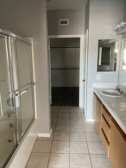 Building Photo - 6201 E Lake Mead Blvd